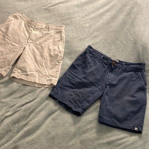 Two Pairs of Mens Vineyard Vines & Men Quicksilver Shorts Size 30 and 31 waist!